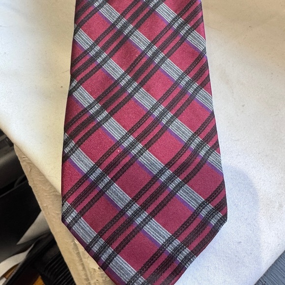 ✨HOST PICK✨ Vintage Calvin Klein Red, Grey, Black Striped Tie or Purse Tie ✨ 🎉 - Picture 12 of 16